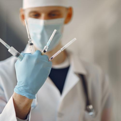 Sănătatea: Peste 8.200 de joburi în privat, spitalul public suferă
