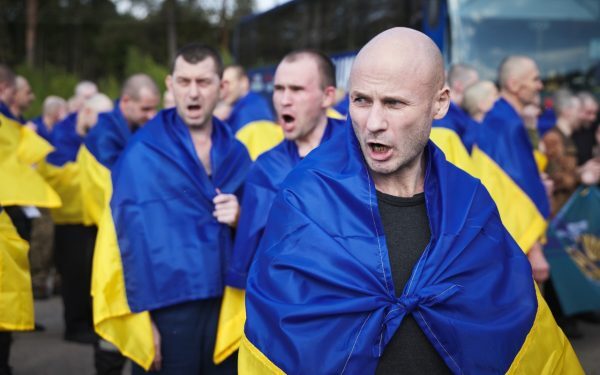 Rușii recrutează prizonieri ucraineni contra propriei țări