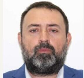 Procuror cu pistol în restaurant, dat în urmărire generală