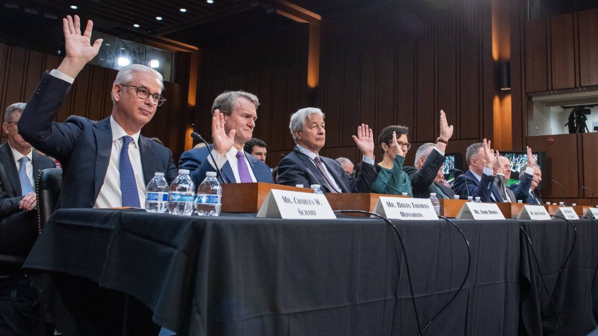 Bancherii avertizează: Wall Street riscă un pericol imens
