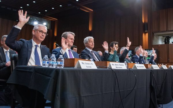 Bancherii avertizează: Wall Street riscă un pericol imens