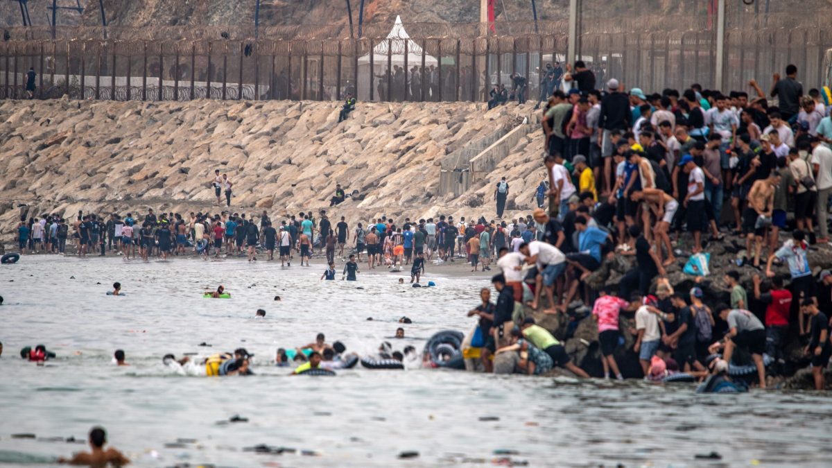 Avertisment! Migranți, noi apeluri masive către Ceuta și Melilla