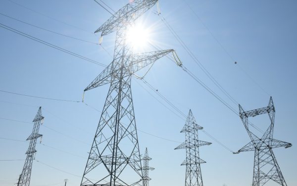 Prețuri negative la curent în România: criză sau viitor