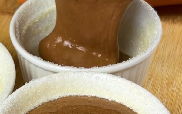 Prăjitură cu 2 ingrediente, gata în 20 de minute