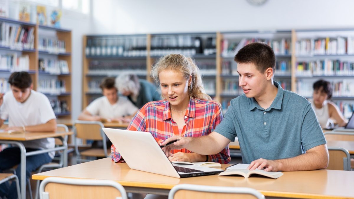 IT România: 500.000$ în educație pentru tineri