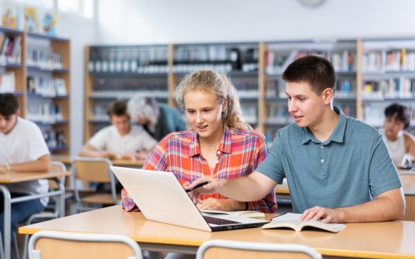 IT România: 500.000$ în educație pentru tineri