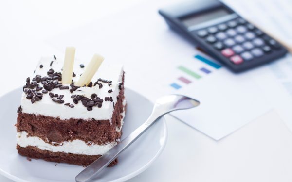 Prăjituri cu zahăr: TVA 11% sau 21%? Antreprenorii HoReCa, din nou în dilemă