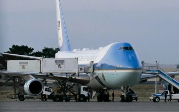 Trump, scandal în SUA: Avioanul schimbat-a declanșat furia