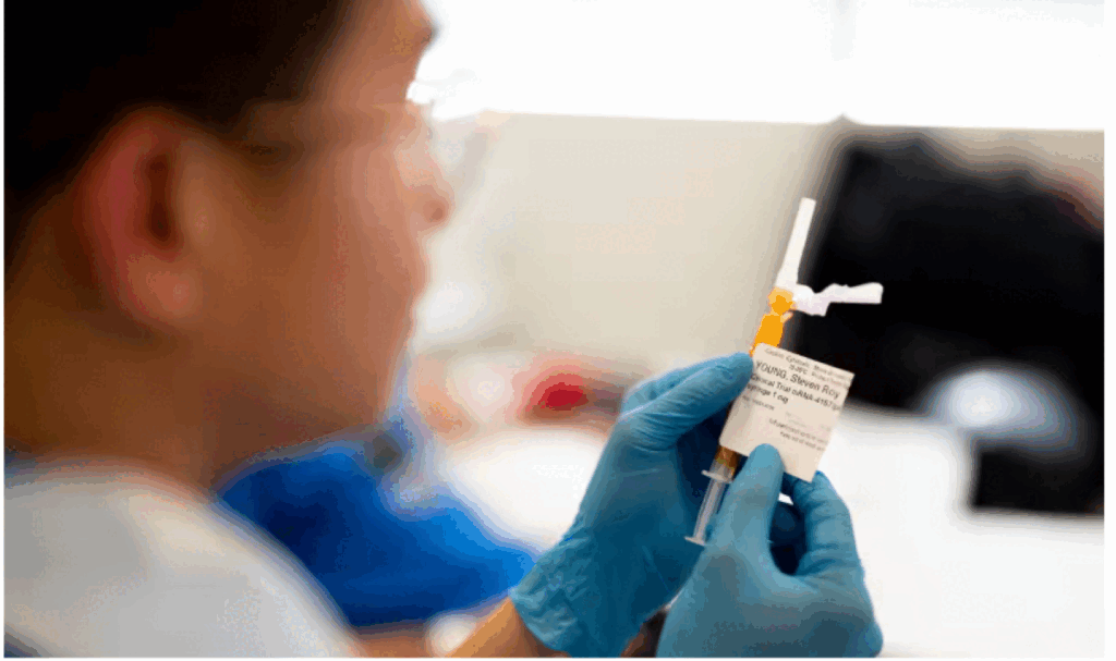 Vaccin anti-cancer colon: Testat pe oameni, vrea să oprească boala