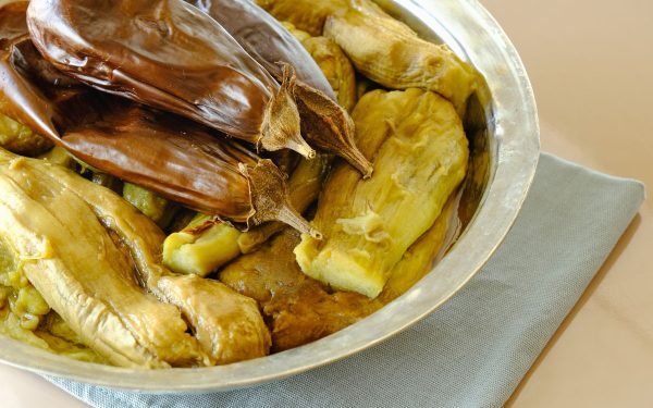 Salată de vinete: trucul gospodinelor pentru preparare perfectă