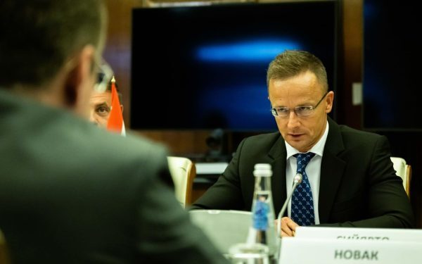 Szijjarto, anchetat de Parlament pentru slujba la gigantul chinez BYD