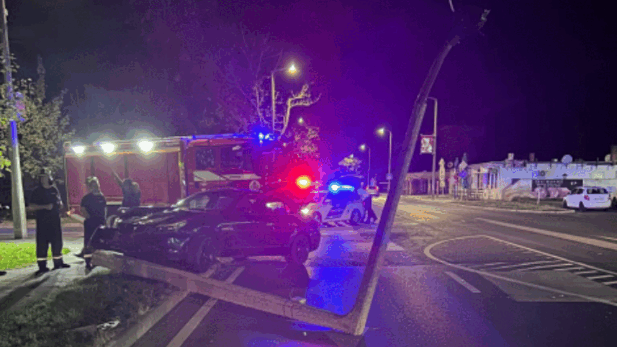 Accident șocant în Nagykanizsa: mașină izbită de un stâlp