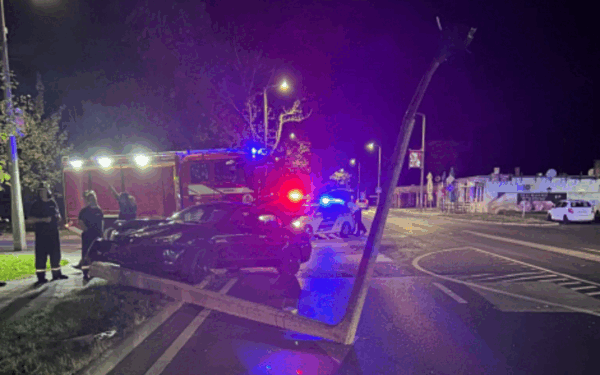 Accident șocant în Nagykanizsa: mașină izbită de un stâlp