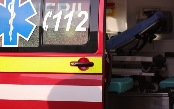 Pompieri în civil, eroi în Bihor! Au salvat un bărbat prins în mașină