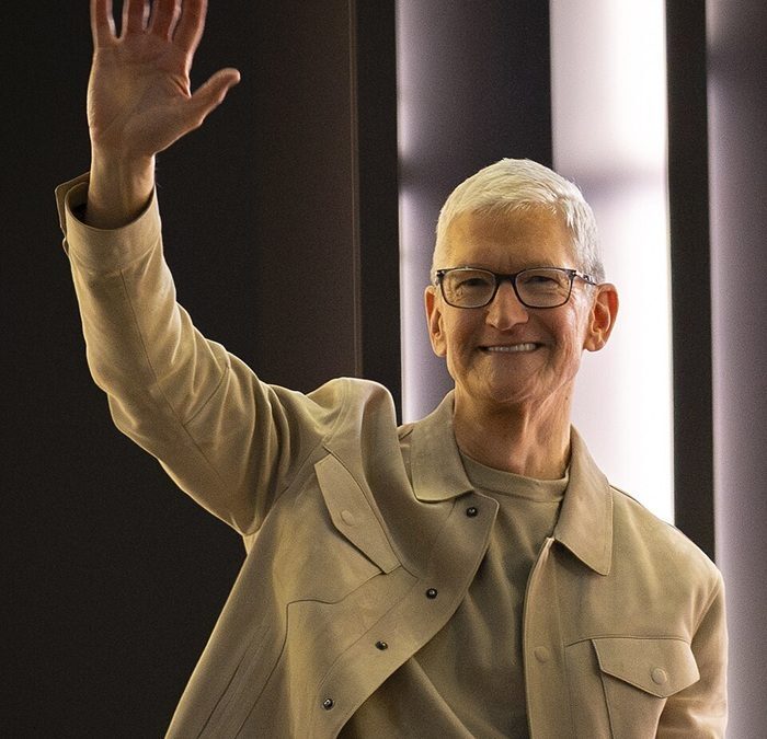Tim Cook pleacă de la Apple: 15 ani de succes uriaș
