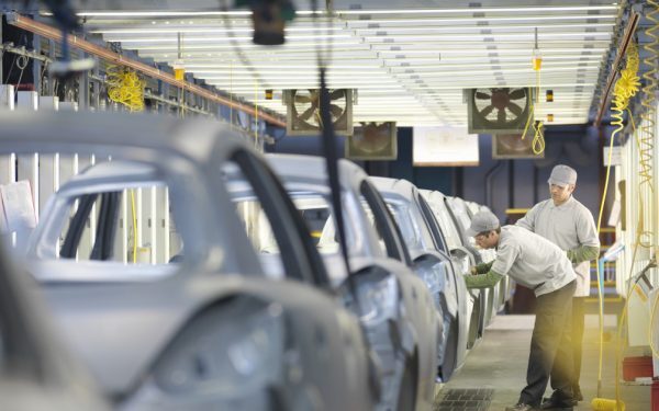 Șeful Dacia, avertisment dur: fabrica din România, în pericol din cauza energiei