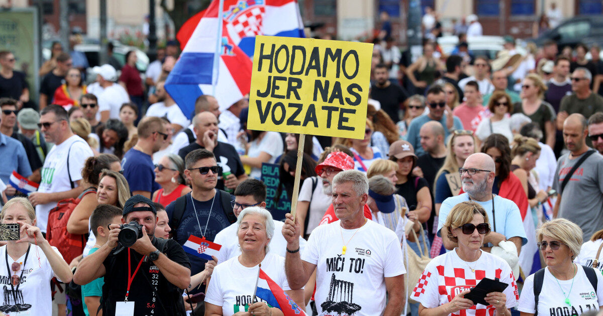 Croația fierbe: Protest masiv anti-toxice. Se cere curățenie generală