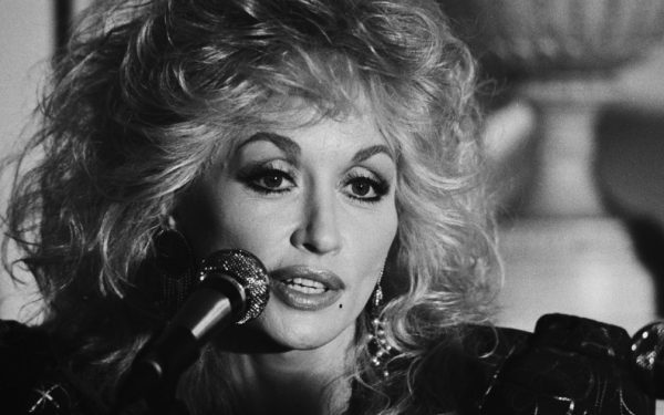 Stela Parton: AI-ul creează mizerii după moartea Dolly