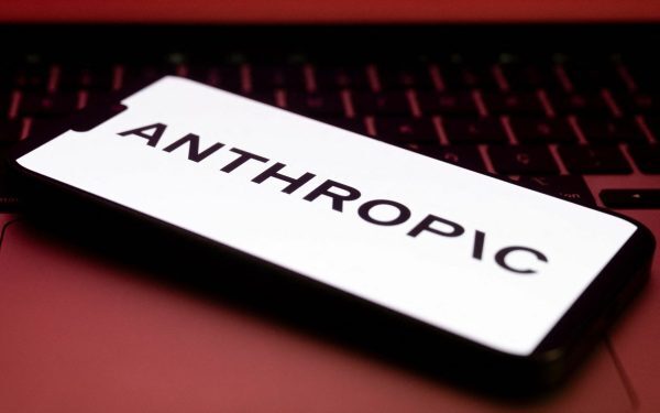Hackerii dau AI-ul la treabă. Avertismentul Anthropic