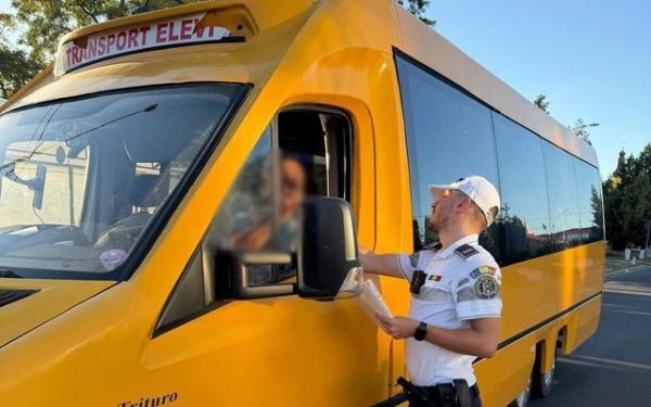 Timiș: Șofer beat cu 14 elevi, prins la volan. A rămas fără permis
