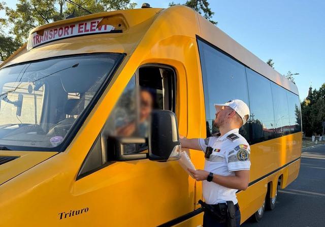 Timiș: Șofer beat cu 14 elevi, prins la volan. A rămas fără permis
