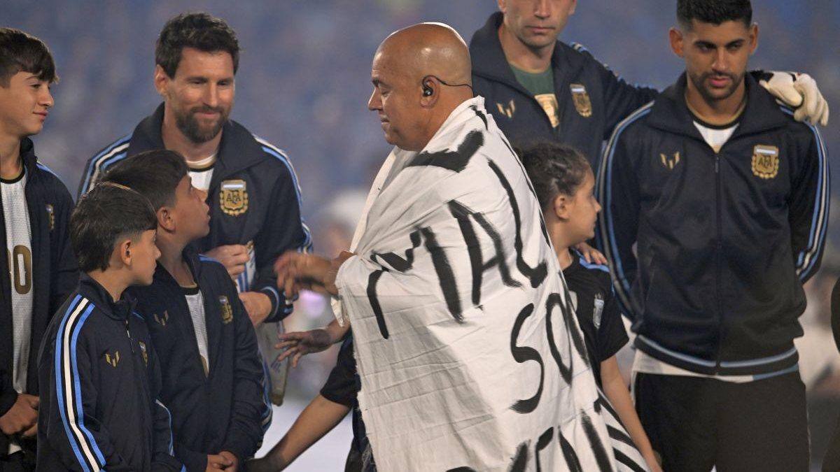 Banner interzis la despărțirea lui Messi, românul izbucnește în lacrimi