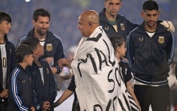 Banner interzis la despărțirea lui Messi, românul izbucnește în lacrimi