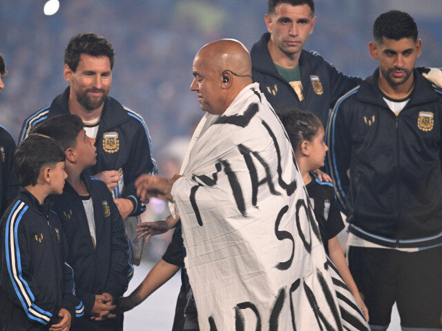 Omul care l-a făcut pe Messi să plângă, banner interzis
