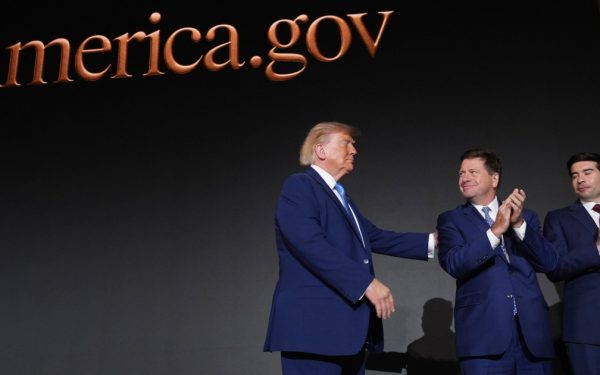 Trump desemnează un „țar AI”: Cine e Jay Clayton și ce rol are