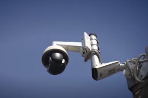Polițiștii au spart ușa. AI-ul a greșit ținta la 4 dimineața
