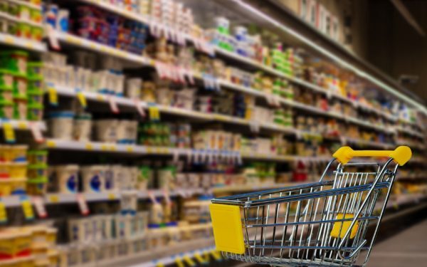 Casierița "șmecheră": Zeci de mii de euro furați din supermarket. Schema uluitoare