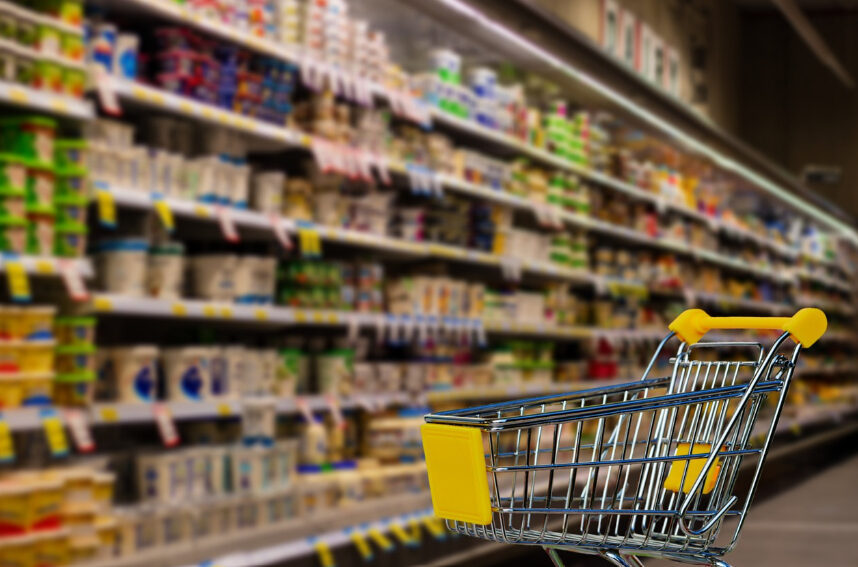 Casierița "șmecheră": Zeci de mii de euro furați din supermarket. Schema uluitoare