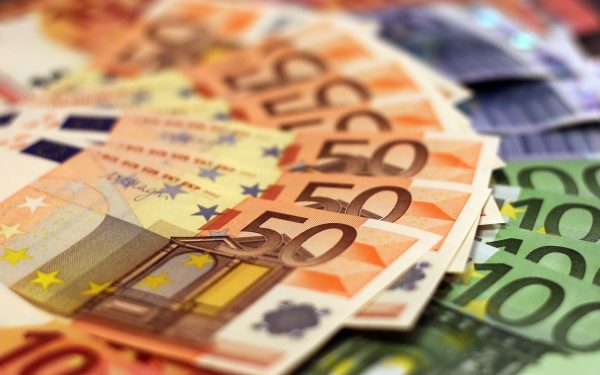 S&P menține România la BBB-, dar cu perspective negative